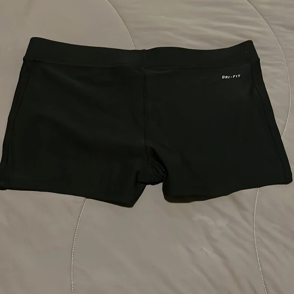 Nike performance shorts - Picture 2 of 3